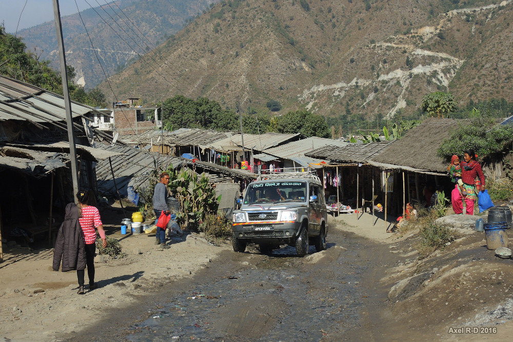 Local Jeep to Salleri